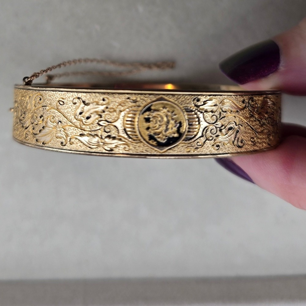 Vintage Victorian Revival Bangle Bracelet Women 6.25 Etched Lion Crest Gold EUC